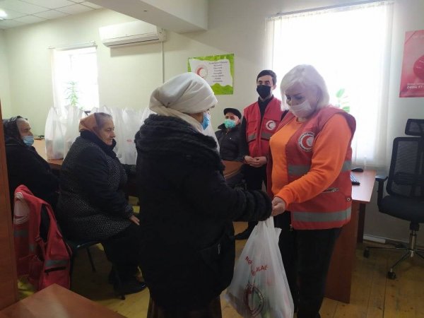 Sumqayıtda ahıllara süd məhsulları paylanıb - FOTOLAR Sumqayıtda ahıllara süd məhsulları paylanıb - FOTOLAR