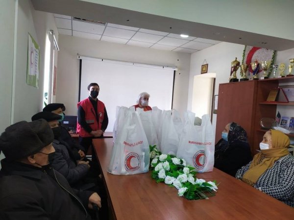 Sumqayıtda ahıllara süd məhsulları paylanıb - FOTOLAR
