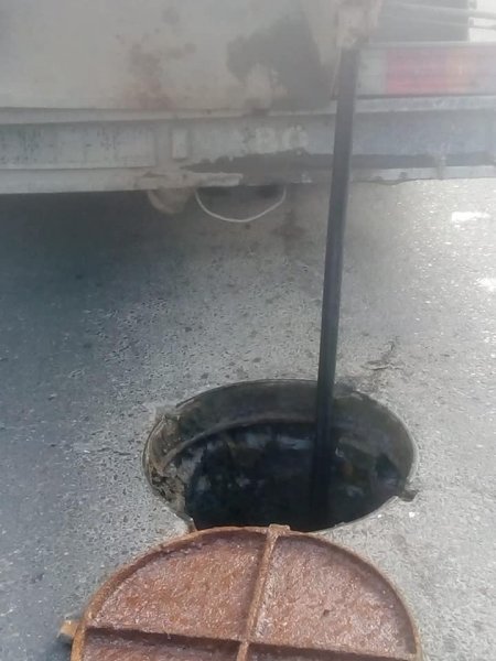 Sumqayıtda bu küçədə kanalizasiya quyuları təmizlənib - FOTO Sumqayıtda bu küçədə kanalizasiya quyuları təmizlənib - FOTO