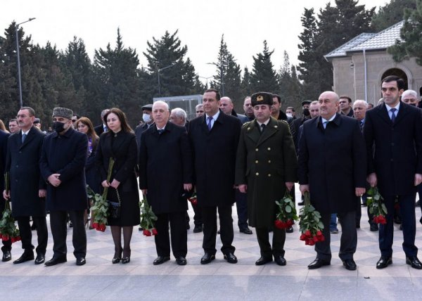 Sumqayıtda Xocalı soyqırımı qurbanlarının xatirəsi anılıb- FOTOLAR