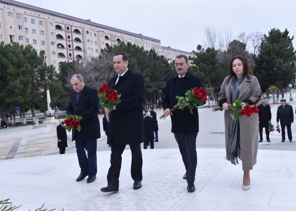 YAP Sumqayıt şəhər təşkilatının sədri Ramiz Hüseynov şəhər ictimaiyyətinə təqdim olunub - FOTO