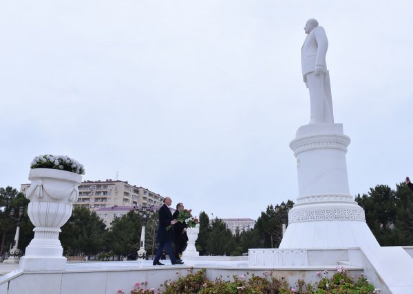 YAP Sumqayıt şəhər təşkilatının sədri Ramiz Hüseynov şəhər ictimaiyyətinə təqdim olunub - FOTO