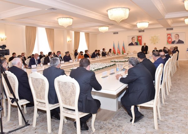 YAP Sumqayıt şəhər təşkilatının sədri Ramiz Hüseynov şəhər ictimaiyyətinə təqdim olunub - FOTO
