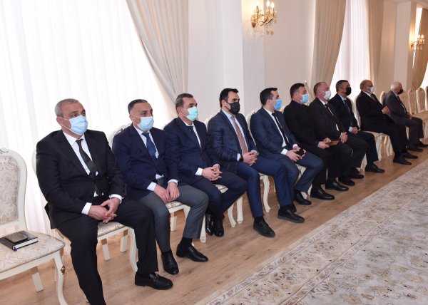 YAP Sumqayıt şəhər təşkilatının sədri Ramiz Hüseynov şəhər ictimaiyyətinə təqdim olunub - FOTO