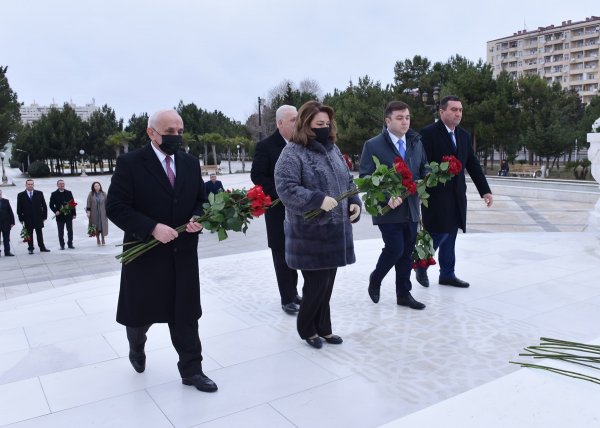 YAP Sumqayıt şəhər təşkilatının sədri Ramiz Hüseynov şəhər ictimaiyyətinə təqdim olunub - FOTO