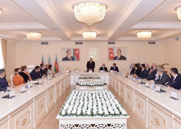YAP Sumqayıt şəhər təşkilatının sədri Ramiz Hüseynov şəhər ictimaiyyətinə təqdim olunub - FOTO