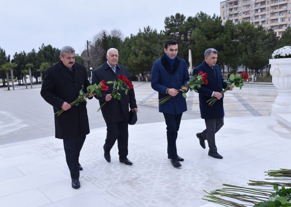 YAP Sumqayıt şəhər təşkilatının sədri Ramiz Hüseynov şəhər ictimaiyyətinə təqdim olunub - FOTO