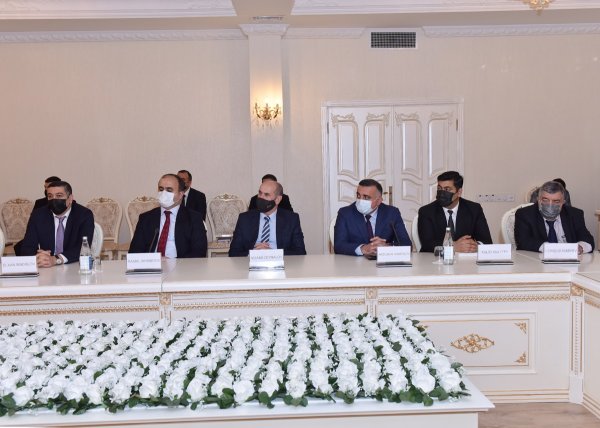 YAP Sumqayıt şəhər təşkilatının sədri Ramiz Hüseynov şəhər ictimaiyyətinə təqdim olunub - FOTO