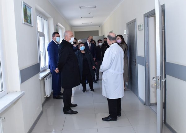 Zakir Fərəcov xəstəxanaya getdi, mövcud vəziyyətlə tanış oldu – FOTOLAR Zakir Fərəcov xəstəxanaya getdi, mövcud vəziyyətlə tanış oldu – FOTOLAR