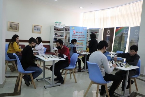 Sumqayıtda məhdud fiziki imkanlı gənclər arasında dama üzrə turnir keçirilib - FOTOLAR