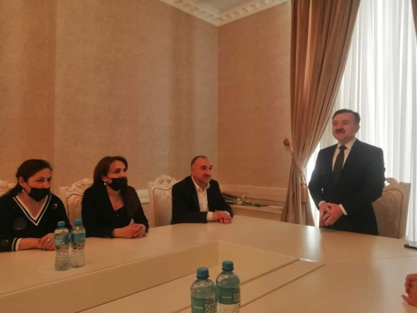 Abşeron rayonu üzrə mədəniyyət müəssisələrində çalışan bir qrup qadın əməkdaş təltif olunub -FOTOLAR