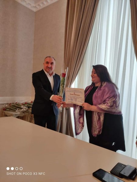 Abşeron rayonu üzrə mədəniyyət müəssisələrində çalışan bir qrup qadın əməkdaş təltif olunub -FOTOLAR