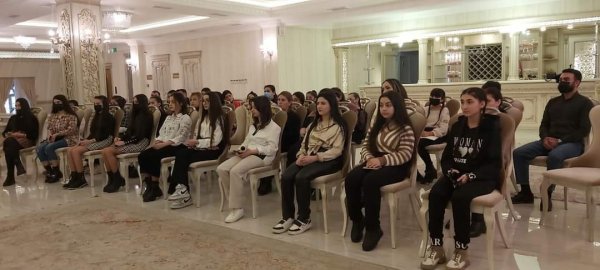 Sumqayıtda “Düzgün ixtisası necə seçək?” mövzusunda təlim keçirildi -  FOTO