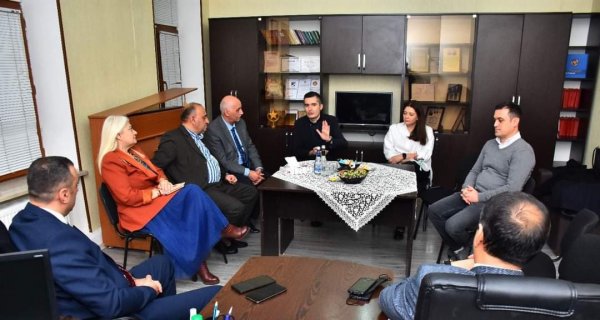 "Yarat" Müasir İncəsənət Məkanının "Dumanlar başımda dastana döndü" adlı sərgisi çərşivəsində “Biz” filminin nümayişi keçirilib