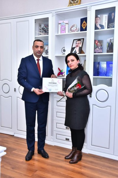 Mədəniyyət sahəsində çalışan bir qrup xanım əməkdaşlar idarə rəisi tərəfindən təltif olunub -FOTO