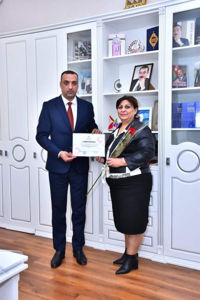 Mədəniyyət sahəsində çalışan bir qrup xanım əməkdaşlar idarə rəisi tərəfindən təltif olunub -FOTO