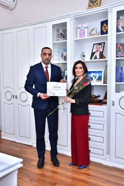 Mədəniyyət sahəsində çalışan bir qrup xanım əməkdaşlar idarə rəisi tərəfindən təltif olunub -FOTO