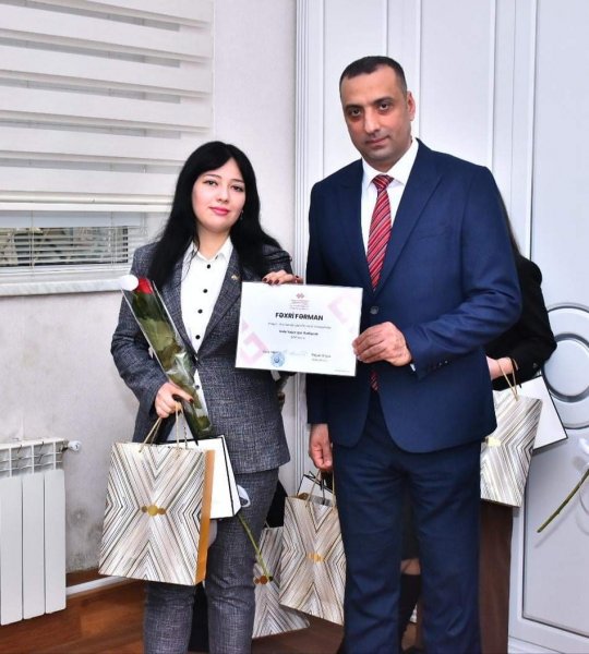 Mədəniyyət sahəsində çalışan bir qrup xanım əməkdaşlar idarə rəisi tərəfindən təltif olunub -FOTO
