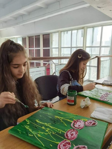 Sumqayıtda Nigar Arifin növbəti ustad dərsi: Abstrakt rəsmlər - FOTOLAR