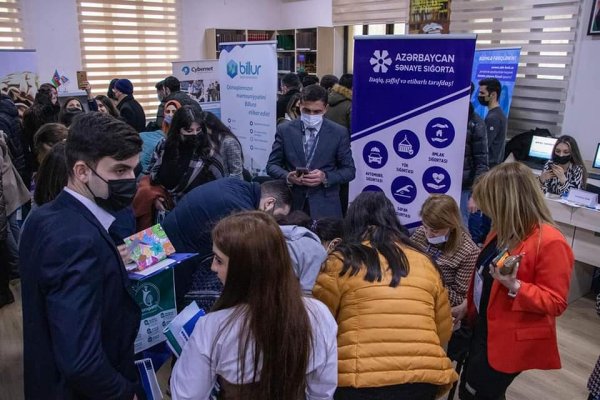 Müşfiq Məmmədli Qərbi Kaspi Universitetində keçirilən əmək yarmarkasında iştirak edib - FOTO Müşfiq Məmmədli Qərbi Kaspi Universitetində keçirilən əmək yarmarkasında iştirak edib - FOTO