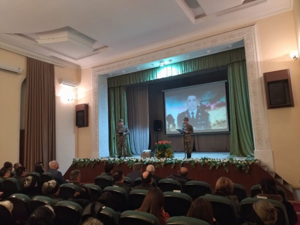 Sumqayıtda “Qısa ömrün səhifəsi” adlı tədbirdə şəhid mayor Taleh Kərimovun xatirəsi anılıb - FOTOLAR