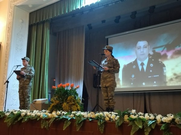 Sumqayıtda “Qısa ömrün səhifəsi” adlı tədbirdə şəhid mayor Taleh Kərimovun xatirəsi anılıb - FOTOLAR