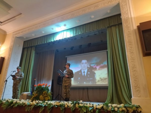 Sumqayıtda “Qısa ömrün səhifəsi” adlı tədbirdə şəhid mayor Taleh Kərimovun xatirəsi anılıb - FOTOLAR