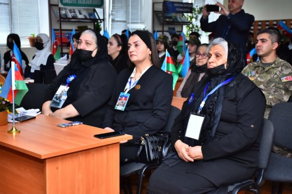 Sumqayıt Şəhər Mərkəzi Kitabxanasında ədəbi-bədii gecə: “Şuşanın dağları başı vüqarlı” -FOTOLAR