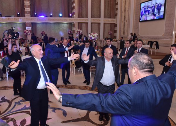 Sumqayıtın icra başçısı  "Vətən Müharibəsi Qəhrəmanı"nın toy mərasimində iştirak edib - FOTO
