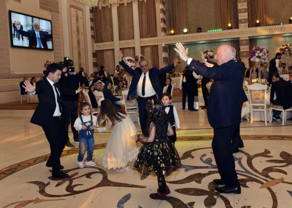 Sumqayıtın icra başçısı  "Vətən Müharibəsi Qəhrəmanı"nın toy mərasimində iştirak edib - FOTO