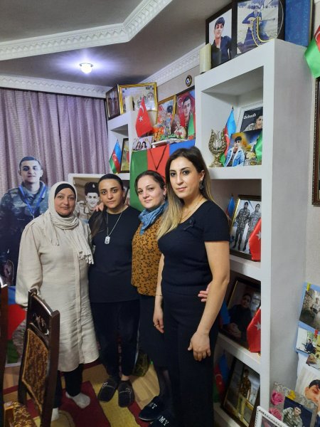 Sumqayıt kitabxana əməkdaşları tərəfindən şəhid ailəsi ziyarət edilib - FOTO