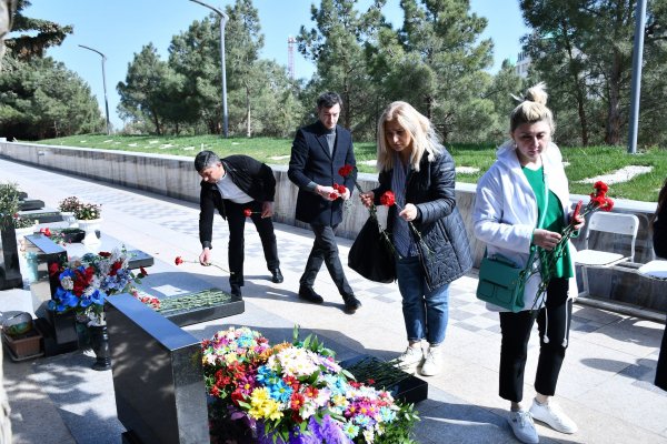 Sumqayıtda Aprel şəhidlərinin xatirəsi anılıb -FOTOLAR