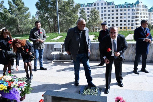 Sumqayıtda Aprel şəhidlərinin xatirəsi anılıb -FOTOLAR