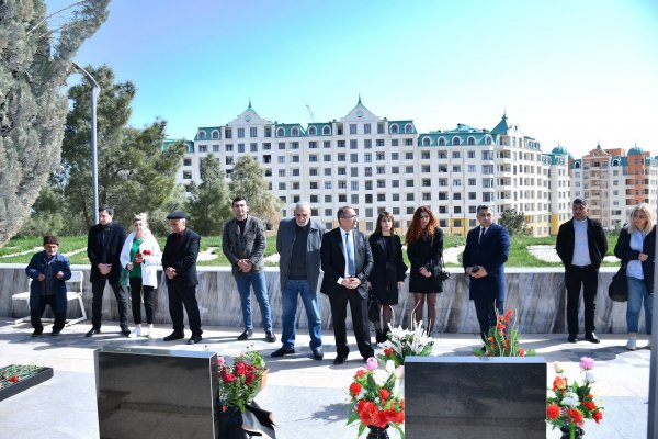 Sumqayıtda Aprel şəhidlərinin xatirəsi anılıb -FOTOLAR