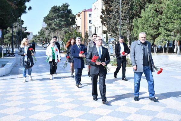 Sumqayıtda Aprel şəhidlərinin xatirəsi anılıb -FOTOLAR