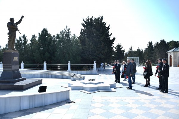 Sumqayıtda Aprel şəhidlərinin xatirəsi anılıb -FOTOLAR