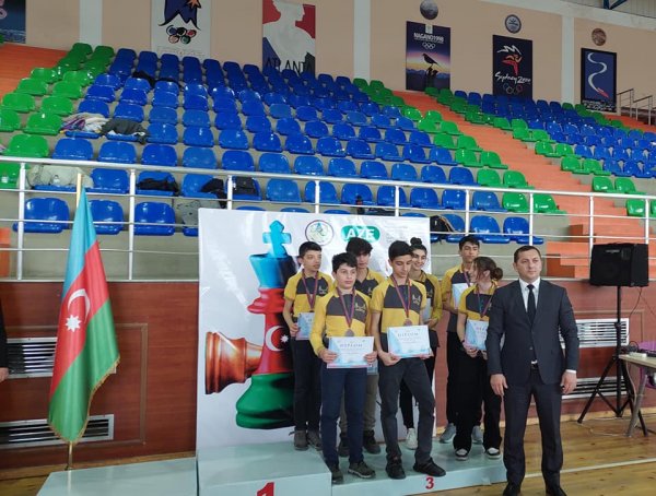 Sumqayıtda Aprel şəhidlərinin əziz xatirəsinə həsr olunmuş şahmat turniri başa çatıb - FOTO