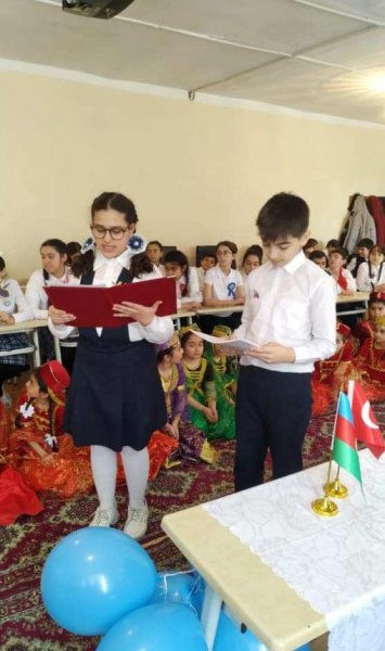  Sumqayıtın bu liseyində Şuşa şəhərinin əsasının qoyulmasının 270 illiyinə həsr olunmuş tədbir keçirilib - FOTOLAR