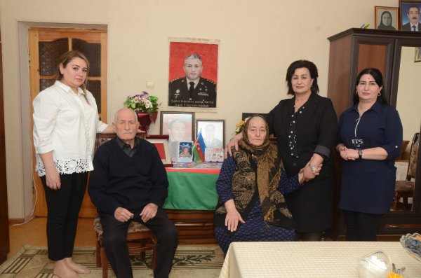 Sumqayıtda Milli Qəhrəman Şükür Həmidovun ailəsi ziyarət olunub - FOTO