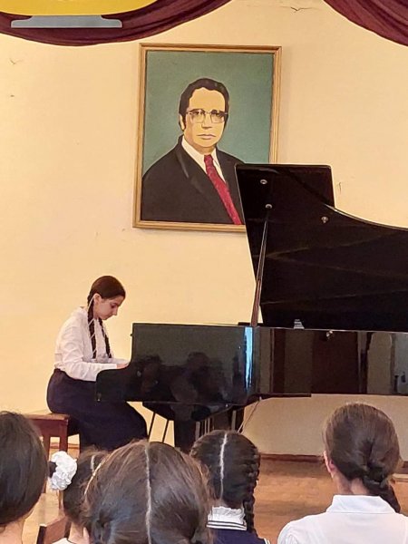 Sumqayıtda uşaq musiqi məktəbində fortepiano və violin şöbəsinin iştirakı ilə konsert təşkil edilib -FOTOLAR