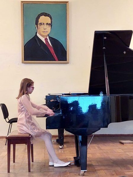 Sumqayıtda uşaq musiqi məktəbində fortepiano və violin şöbəsinin iştirakı ilə konsert təşkil edilib -FOTOLAR