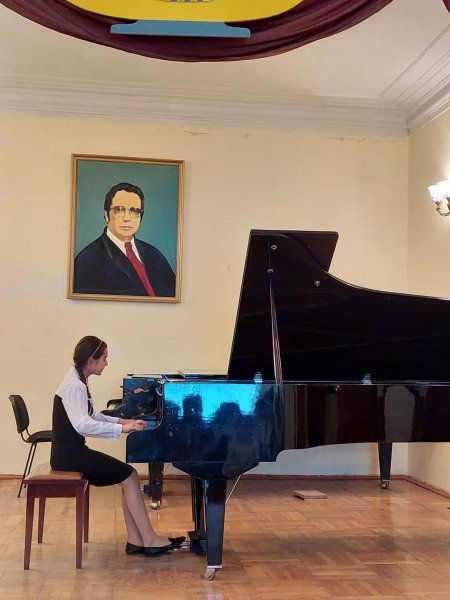 Sumqayıtda uşaq musiqi məktəbində fortepiano və violin şöbəsinin iştirakı ilə konsert təşkil edilib -FOTOLAR