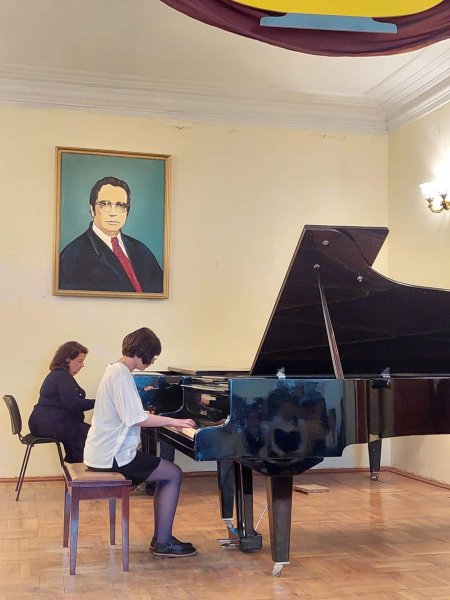Sumqayıtda uşaq musiqi məktəbində fortepiano və violin şöbəsinin iştirakı ilə konsert təşkil edilib -FOTOLAR