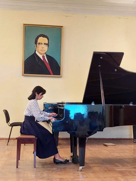 Sumqayıtda uşaq musiqi məktəbində fortepiano və violin şöbəsinin iştirakı ilə konsert təşkil edilib -FOTOLAR
