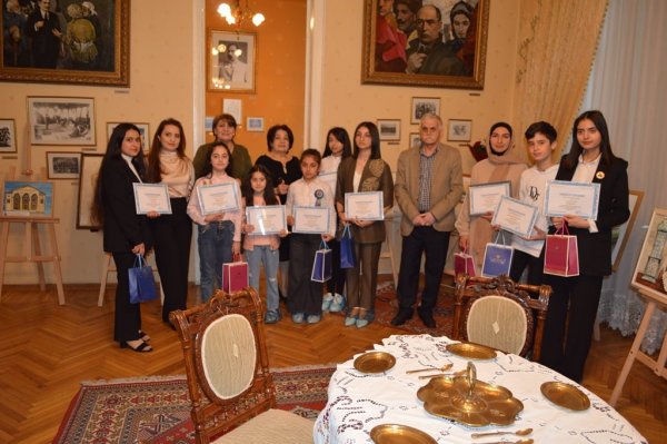 “Nərimanovu anırıq” adlı rəsm sərgisi təşkil edilib - FOTOLAR