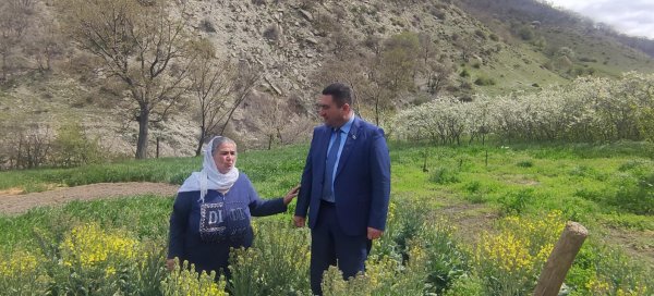 Deputat Müşfiq Məmmədli Xızıda seçicilərin problemləri ilə maraqlanıb - FOTO