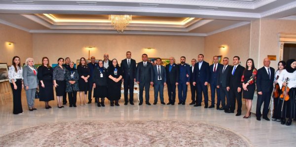 Sumqayıtda peşəkar rəssamların “İz” adlı yaradıcılıq sərgisi keçirilib - FOTOLAR