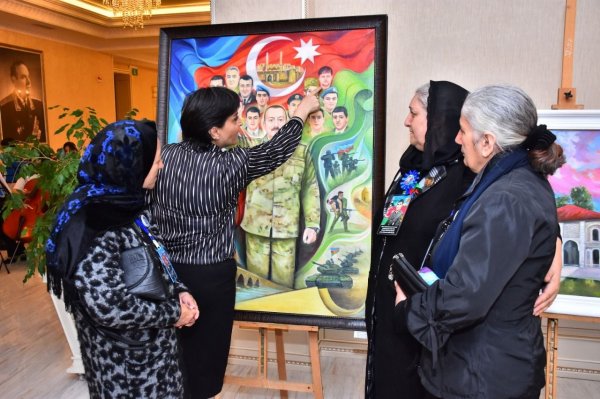 Sumqayıtda peşəkar rəssamların “İz” adlı yaradıcılıq sərgisi keçirilib - FOTOLAR