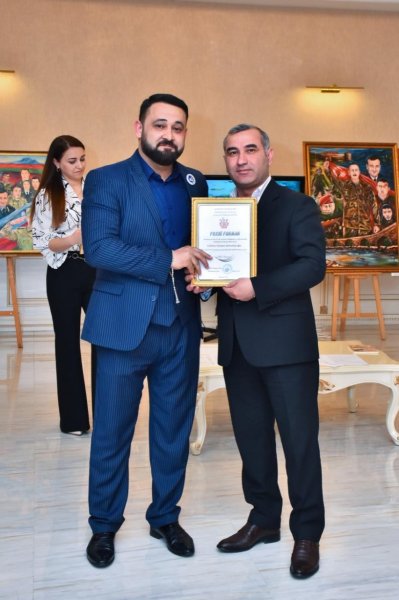 Sumqayıtda peşəkar rəssamların “İz” adlı yaradıcılıq sərgisi keçirilib - FOTOLAR