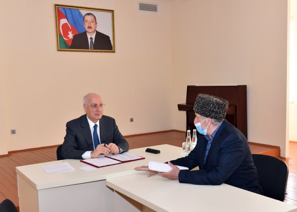 Zakir Fərəcov Hacı Zeynalabdin qəsəbəsində səyyar qəbul keçirib - FOTO